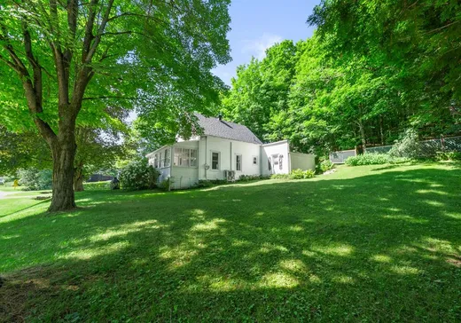 Maison à vendre - 27 Rue Greenlay N., Windsor, J1S 1K1