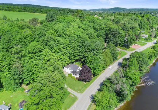 Maison à vendre - 27 Rue Greenlay N., Windsor, J1S 1K1