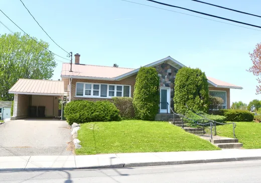 Maison à étages à vendre - 109 Av. St-François, Saint-Pie, J0H1W0