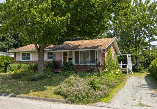 Two or more stories for sale - 470 Rue Pasteur, Sherbrooke, J1J2T6