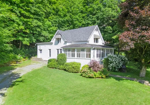 Two or more stories for sale - 27 Rue Greenlay N., Windsor, J1S1K1