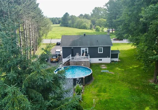 Maison à vendre - 97 Route 143, St-Francois-Du-Lac, J0G 1M0