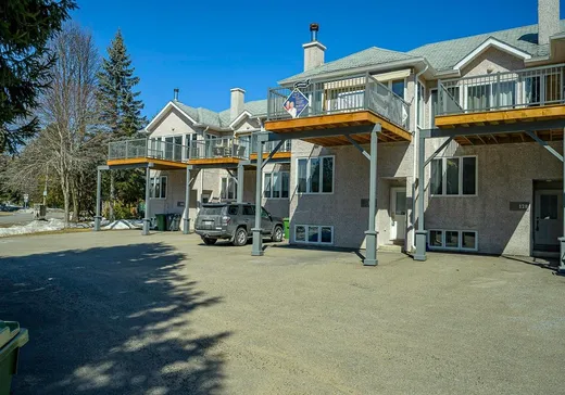 Two or more stories for sale - 126 Av. Hochar, Saint-Sauveur, J0R1R3