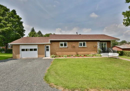 Bungalow for sale - 681 Rue Principale, Saint-Theodore-d'Acton, J0H1Z0