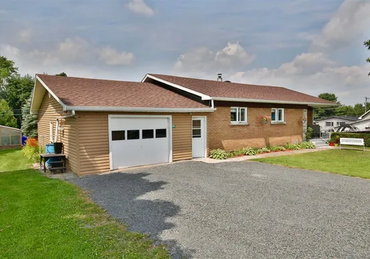 House for sale - 681 Rue Principale, Saint-Theodore-d'Acton, J0H 1Z0