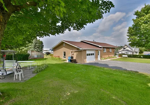 House for sale - 681 Rue Principale, Saint-Theodore-d'Acton, J0H 1Z0