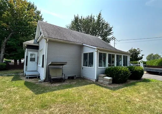 House for sale - 104 Rue Foch, Granby, J2G 6B3