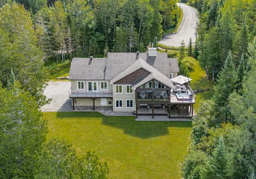 Bungalow à vendre - 15 Ch. de l'Aurore-Boréal, Saint-Sauveur, J0R1R1