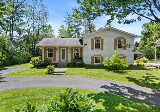 Paliers multiples à vendre - 5 Rue Belle-Rive, Drummondville, J2A1P7