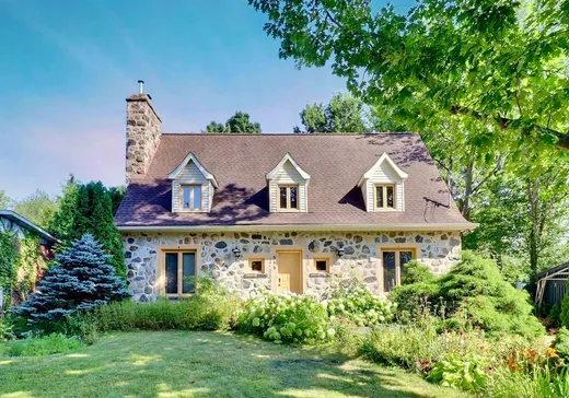 Two or more stories for sale - 555 114e Avenue, Drummondville, J2B7G4
