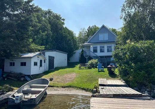 Un étage et demi à vendre - 218 Ch. du Lac-Cameron, Saint-Eugene-de-Guigues, J0Z3L0