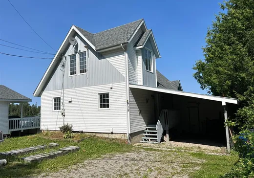 Maison à vendre - 218 Ch. du Lac-Cameron, Saint-Eugene-de-Guigues, J0Z 3L0