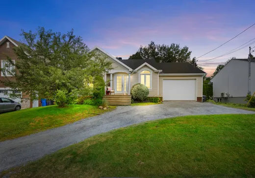 Maison à étages à vendre - 856 Av. Turcotte, Sainte-Marie, G6E3E6