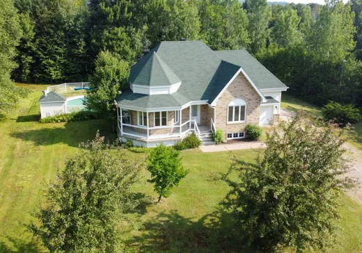 Maison à étages à vendre - 526 Rue des Glaïeuls, Mont-Laurier, J9L3G3