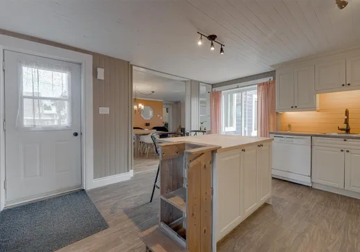 Maison à vendre - 575 Av. Principale, Saint-Marc-des-Carrières, G0A 4B0