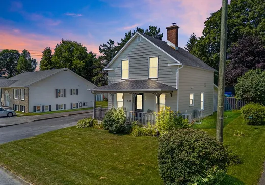 Maison à vendre - 445 Rue Main E., Coaticook, J1A 1N7