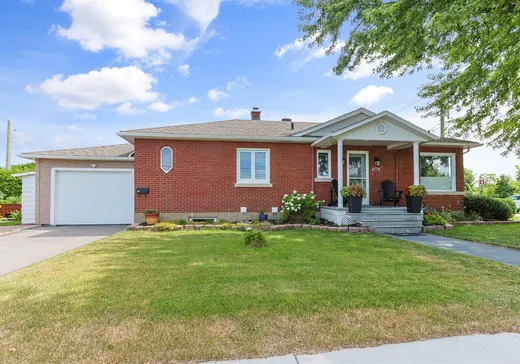 Bungalow for sale - 100 Rue St-Charles, Salaberry-de-Valleyfield, J6S4A1