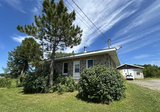 Bungalow for sale - 302 1er-et-2e rang de Laverlochère, Laverlochère-Angliers, J0Z2P0