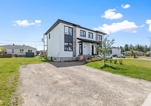 Two or more stories for sale - 24 Rue Ghislaine-Lavoie, Ste-Catherine-De-La-J-Cartier, G3N3G3