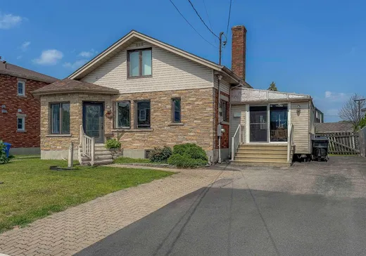 Two or more stories for sale - 127 Rue Académie, Salaberry-de-Valleyfield, J6T4W9