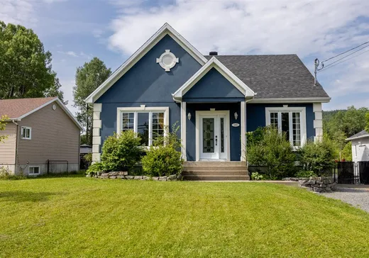 Bungalow à vendre - 1862 Av. du Lac-St-Charles, Ville de Québec, G3G3H1