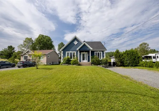Maison à vendre - 1862 Av. du Lac-St-Charles, Ville de Québec, G3G 3H1