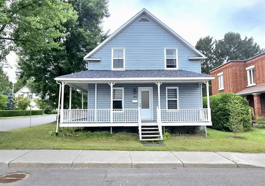 1 1/2 Storey for sale - 3898 Rue Villeneuve, Lac-Mégantic, G6B2B7