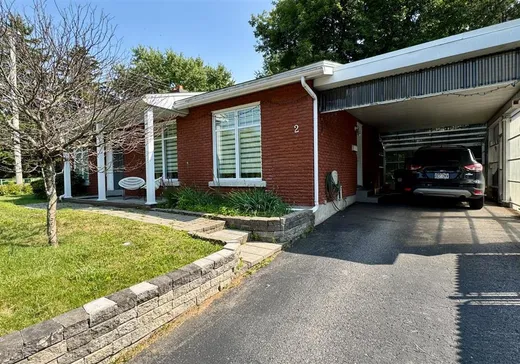 Bungalow à vendre - 2 Rue Roméo-Adam, Drummondville, J2C6K9
