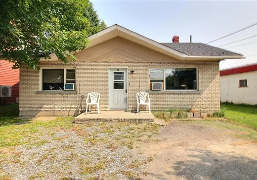 House for sale - 44 Rue de la Frontière O., Témiscouata-sur-le-Lac, G0L 2B0