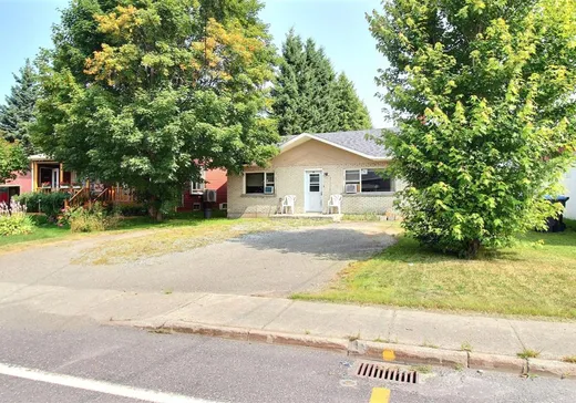 House for sale - 44 Rue de la Frontière O., Témiscouata-sur-le-Lac, G0L 2B0