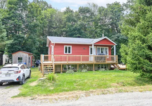 Two or more stories for sale - 110 Rue Villebon, Saint-Calixte, J0K1Z0
