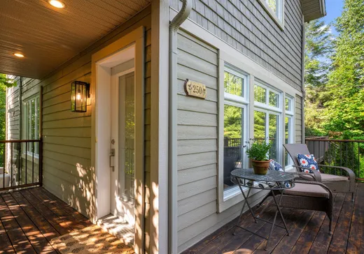 Maison à étages à vendre - 250 Ch. des Cormiers, Saint-Sauveur, J0R1K0