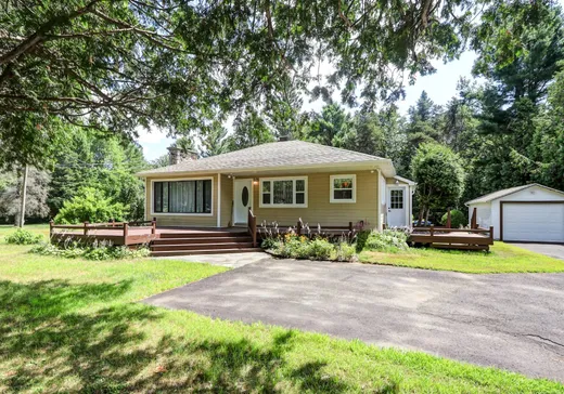 Two or more stories for sale - 1932 Route Principale, Lachute, J8H3W7