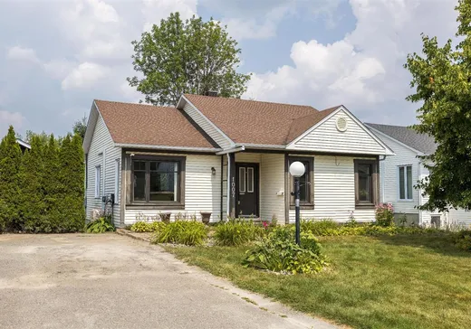 Maison à vendre - 1007 Rue du Sieur-d'iberville, Sherbrooke, J1H 6G8
