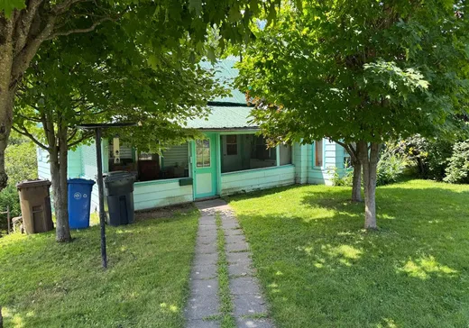 Maison à vendre - 916 Rue Main, Magog, J0B 1C0