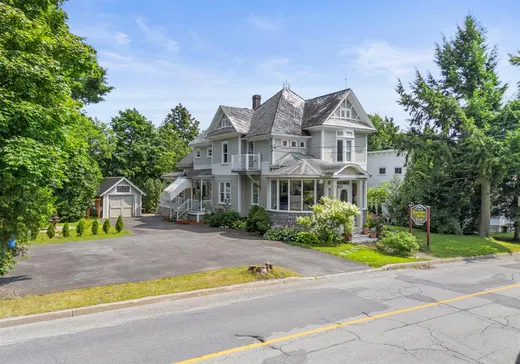 Maison à étages à vendre - 206 Rue des Pins, Magog, J1X2H9