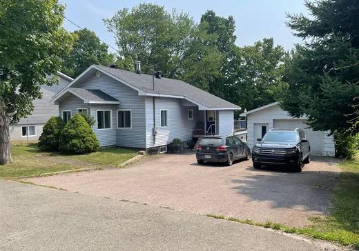 House for sale - 481 Rue des Érables, Brownsburg-Chatham, J8G 2Y2