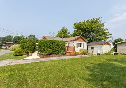 Two or more stories for sale - 73 Rue Clément, Rivière-Beaudette, J0P1R0
