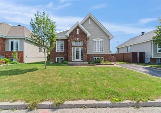 Maison à vendre - 319 Rue de la Rafale, Sainte-Marthe-sur-le-Lac, J0N 1P0