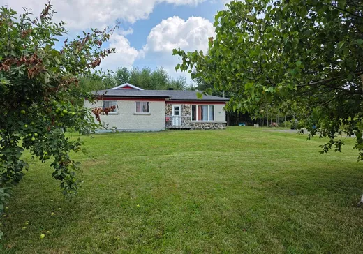 House for sale - 573 Rue Principale, Saint-Robert-Bellarmin, G0M 2E0