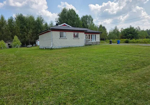 House for sale - 573 Rue Principale, Saint-Robert-Bellarmin, G0M 2E0