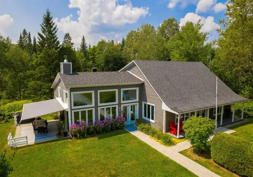 Un étage et demi à vendre - 517 Ch. du Grand-Bois, St-Etienne-De-Bolton, J0E2E0