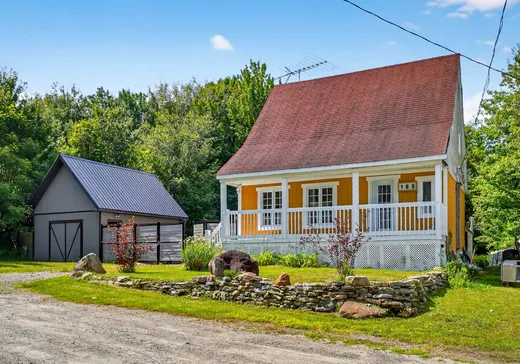 Two or more stories for sale - 165 Rue Jean, Saint-Calixte, J0K1Z0