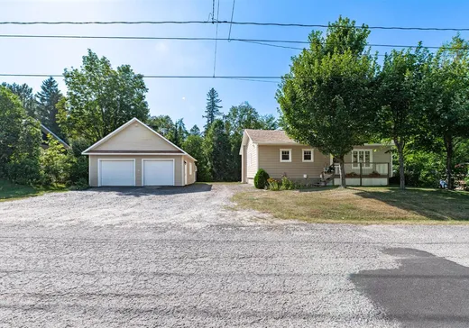 Bungalow for sale - 738 Rue des Peupliers, Mont-Blanc, J0T2G0