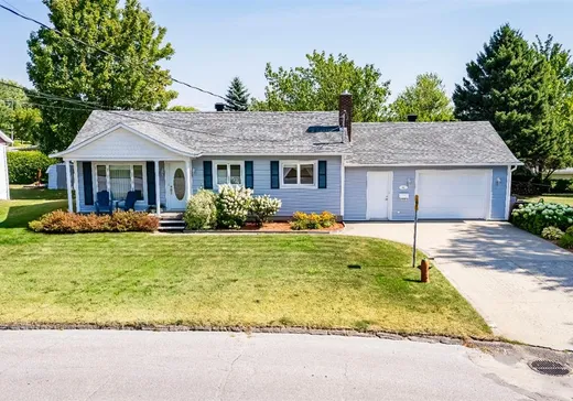 Bungalow for sale - 541 Rue Monfette, Danville, J1T4K2