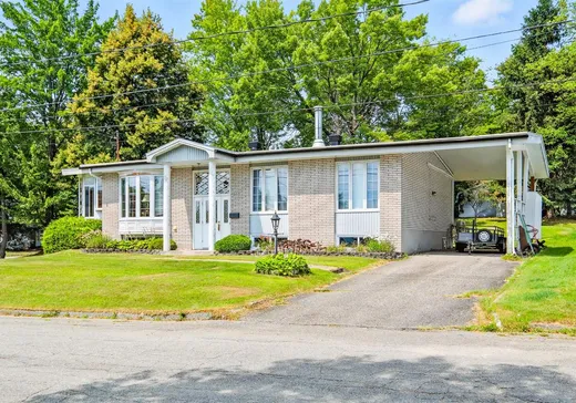 Bungalow à vendre - 259 Rue St-Christophe, Windsor, J1S1G6