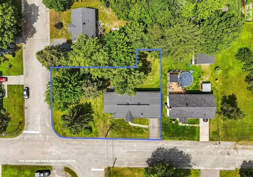 Maison à vendre - 259 Rue St-Christophe, Windsor, J1S 1G6