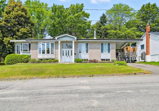 Maison à vendre - 259 Rue St-Christophe, Windsor, J1S 1G6