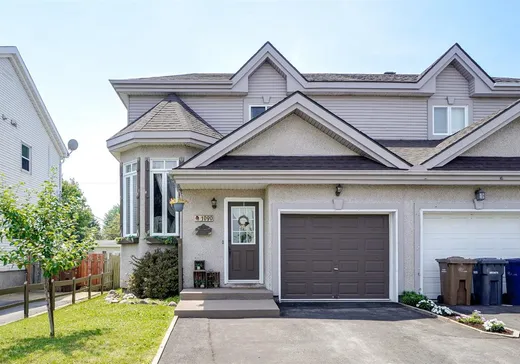 Maison à étages à vendre - 1090 Rue Duchesneau, Laval (Saint-François), H7A4E1