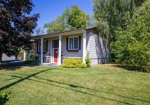 Bungalow for sale - 875 Rue Degré, Magog, J1X3Z8